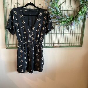 Madewell button front day romper in Daisy size small